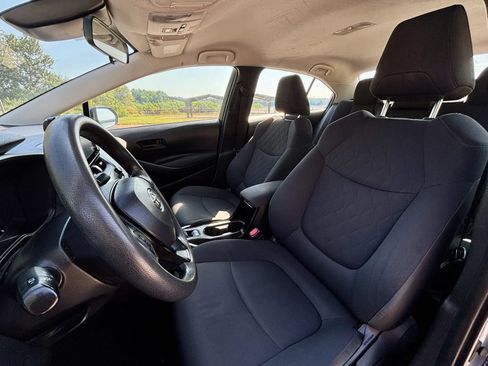 Used 2022 Toyota Corolla LE FWD image 16