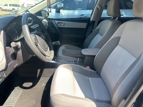 Used 2017 Toyota Corolla LE FWD image 5