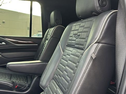 Used 2022 Cadillac Escalade ESV Sport Platinum w/ Heavy-Duty Trailer Package image 32