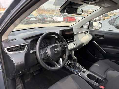 Used 2024 Toyota Corolla Cross LE image 7