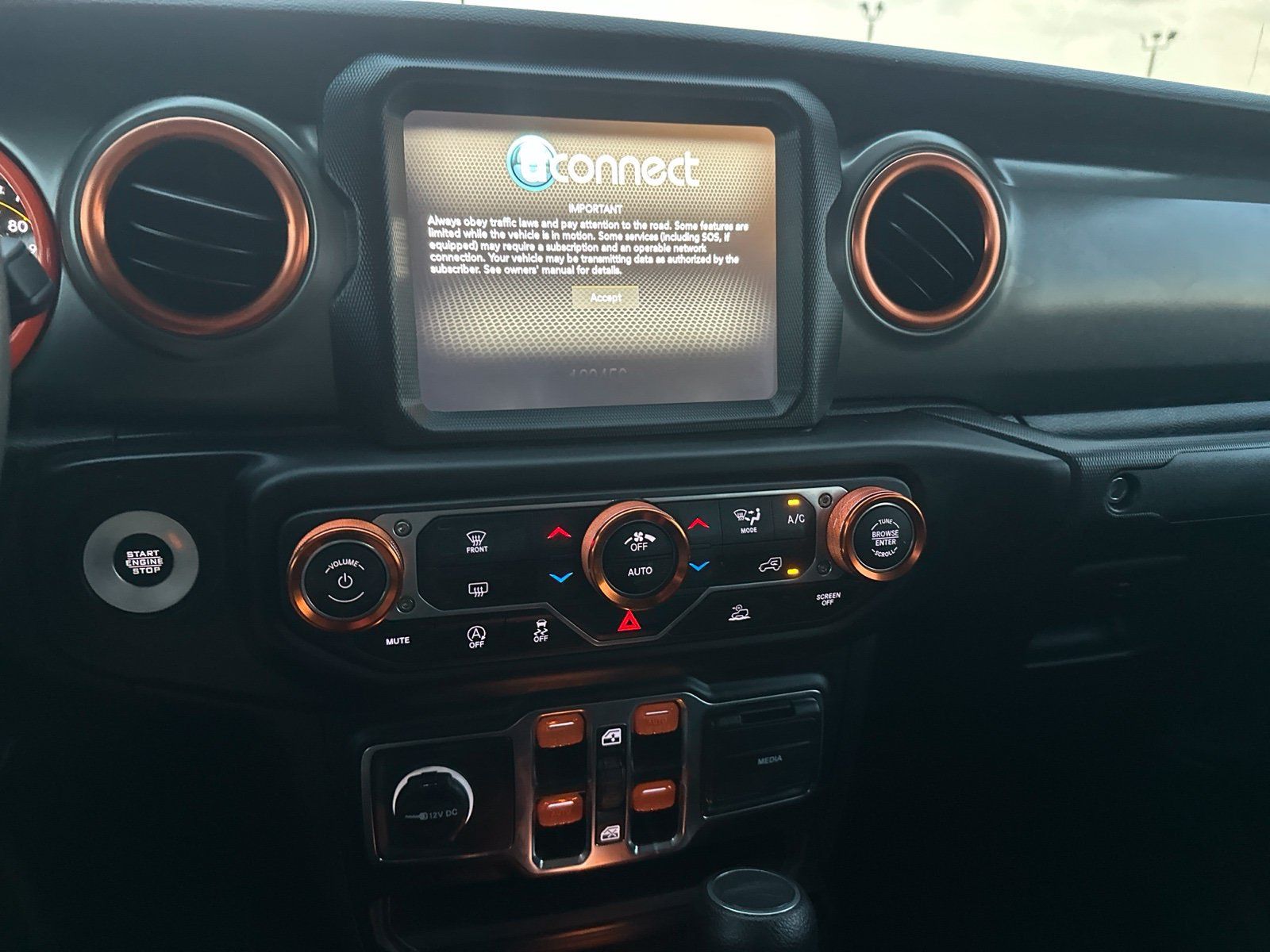 Used 2023 Jeep Gladiator Sport AWD/4WD image 13