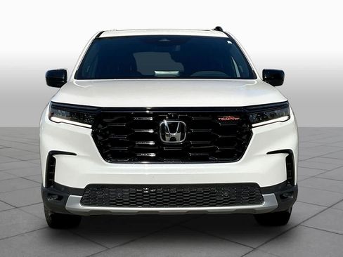 Used 2025 Honda Pilot TrailSport image 4