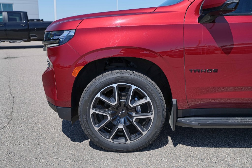 Used 2022 Chevrolet Tahoe RST w/ Luxury Package AWD/4WD image 12