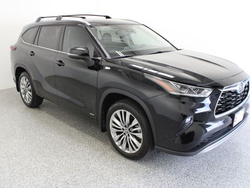Used 2026 Toyota Highlander Platinum AWD/4WD image 4