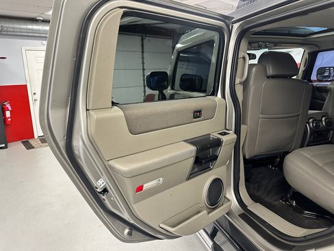 Used 2004 HUMMER H2 w/ Preferred Equipment Group image 29