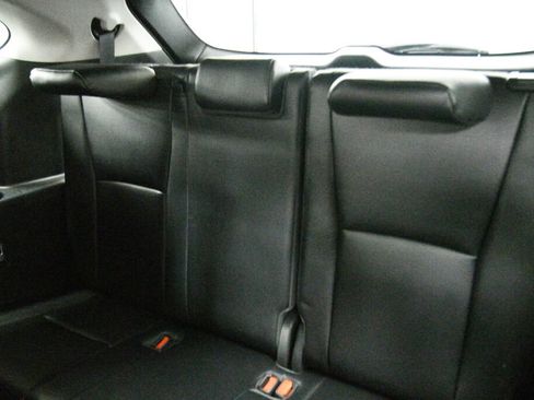 Used 2023 Toyota Highlander XLE AWD/4WD image 24
