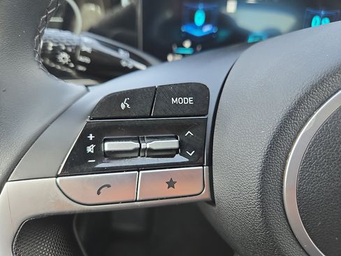 Certified 2025 Hyundai Elantra Limited FWD image 22