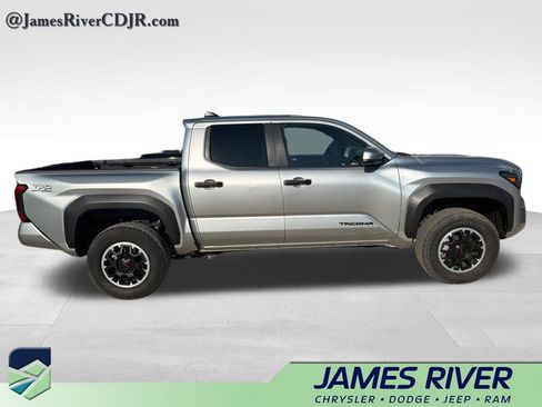 Used 2024 Toyota Tacoma TRD Off-Road image 5