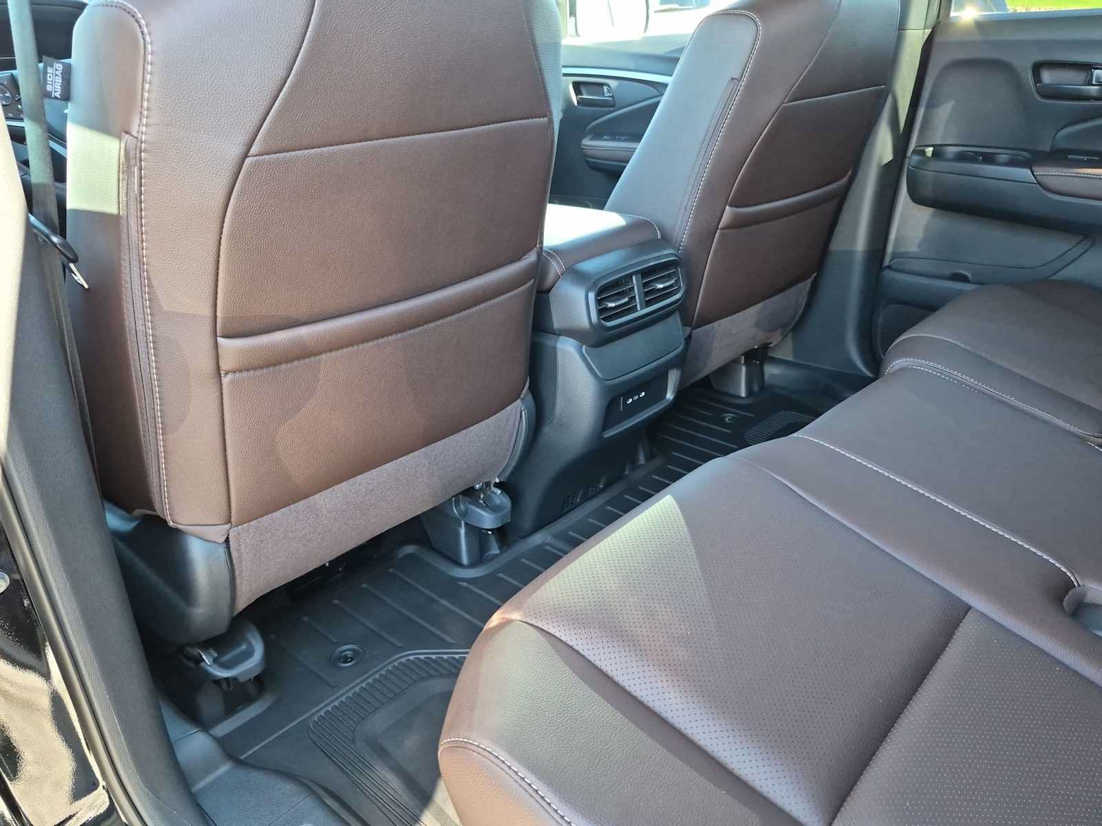 Certified 2025 Honda Passport EX-L image 18