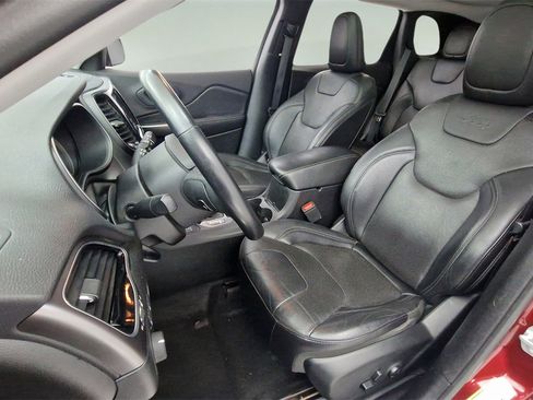 Used 2019 Jeep Cherokee Limited image 12