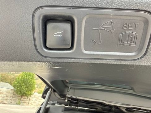 Used 2024 Ford Expedition Limited AWD/4WD image 10