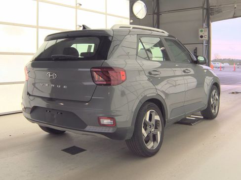 Used 2022 Hyundai Venue Limited w/ Cargo Package FWD image 7