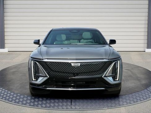 Used 2024 Cadillac Lyriq Luxury RWD image 2
