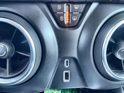 Used 2021 Chevrolet Blazer LT image 41