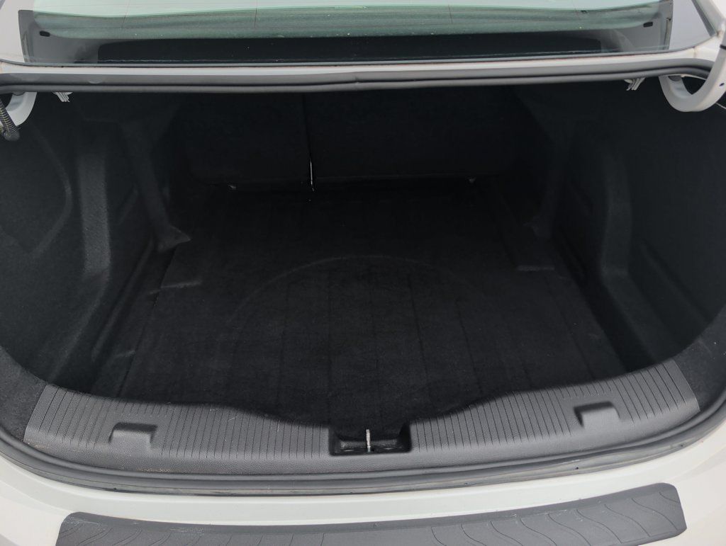 Used 2018 Chevrolet Cruze LT FWD image 19