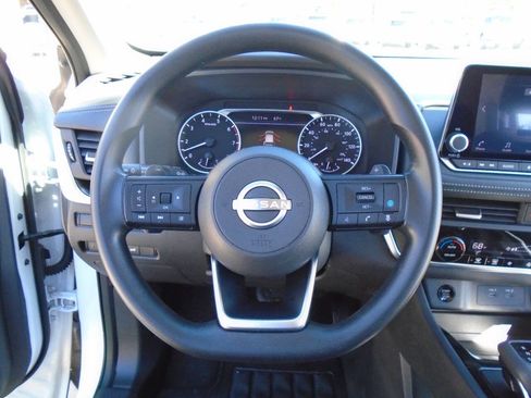 Used 2024 Nissan Rogue SV image 15