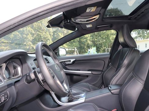 Used 2016 Volvo S60 T5 R-Design FWD image 7