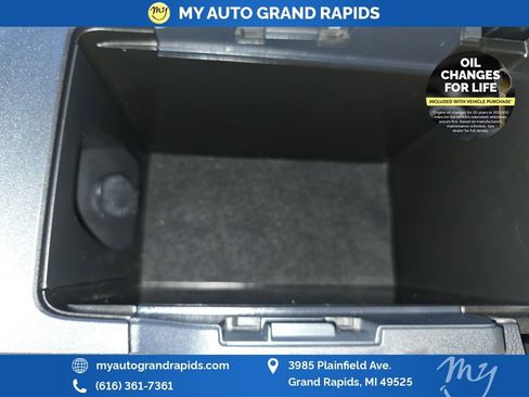 Used 2024 Toyota Venza LE image 28