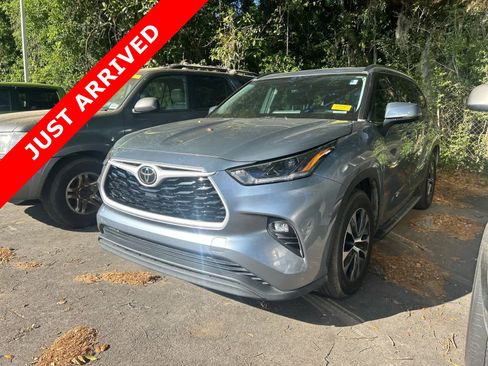 Used 2021 Toyota Highlander XLE image 1