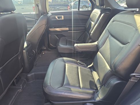 Used 2023 Ford Explorer XLT w/ Equipment Group 202A image 18