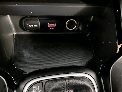 Used 2020 Kia Soul S FWD image 33