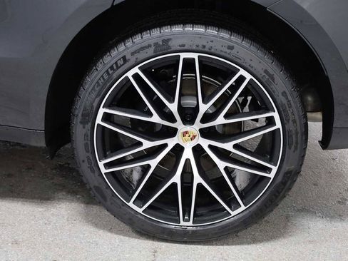 New 2026 Porsche Macan AWD/4WD image 38