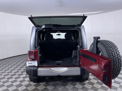 Used 2012 Jeep Wrangler Unlimited Sahara w/ Connectivity Group image 23