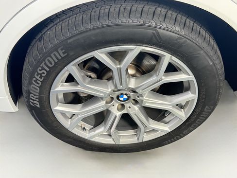 Used 2023 BMW X7 xDrive40i w/ Premium Package AWD/4WD image 33