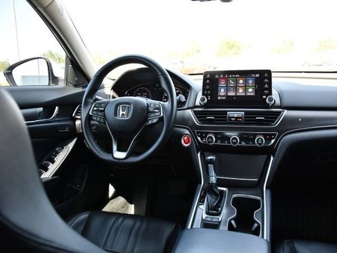 Used 2018 Honda Accord Touring image 22