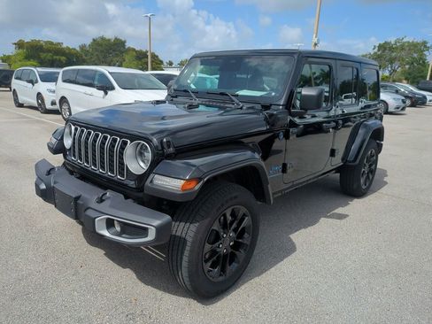 Used 2025 Jeep Wrangler Unlimited Sahara w/ Safety Group AWD/4WD image 10