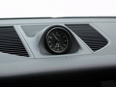 Certified 2025 Porsche Macan image 25