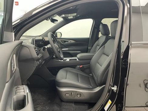 New 2026 Chevrolet Traverse LT w/ Driver Confidence Package AWD/4WD image 8
