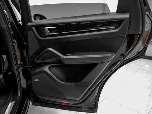 Used 2022 Porsche Cayenne image 41