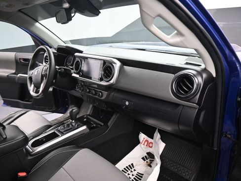 Used 2023 Toyota Tacoma SR5 AWD/4WD image 3