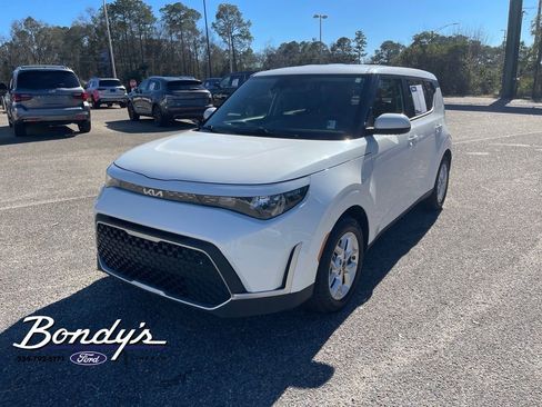 Used 2023 Kia Soul LX w/ LX Technology Package image 4