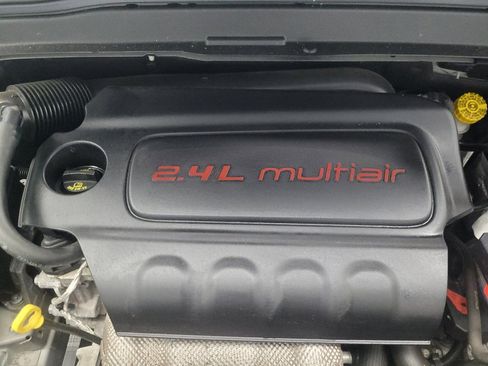 Used 2019 Jeep Renegade Latitude AWD/4WD image 30