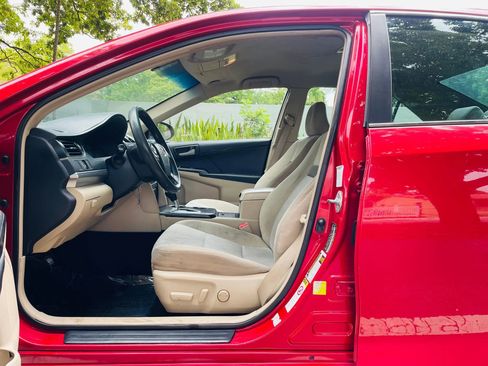 Used 2012 Toyota Camry LE image 9