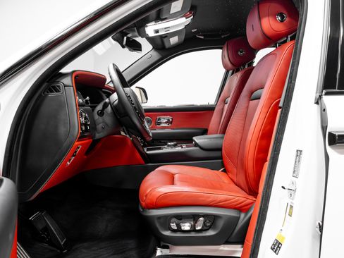 Used 2021 Rolls-Royce Cullinan Black Badge image 6