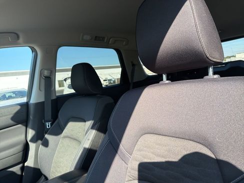 Used 2025 Nissan Pathfinder SV image 9