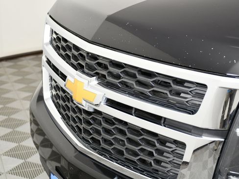 Used 2018 Chevrolet Suburban LT image 11