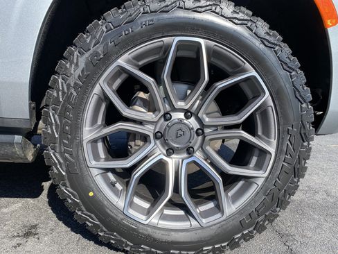 Used 2024 GMC Yukon AT4 w/ AT4 Premium Plus Package image 13