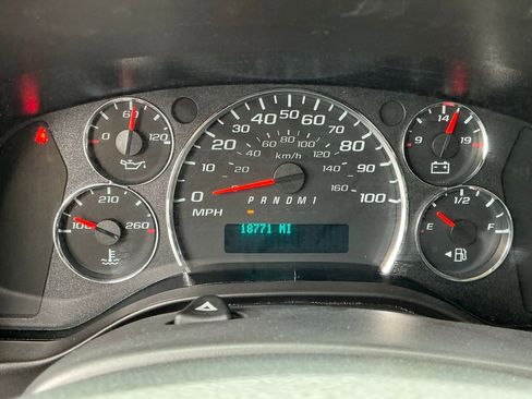 Used 2024 Chevrolet Express 2500 w/ Driver Convenience Package image 28