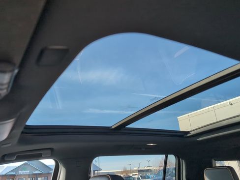 Used 2024 GMC Yukon XL AT4 w/ Technology Package image 21