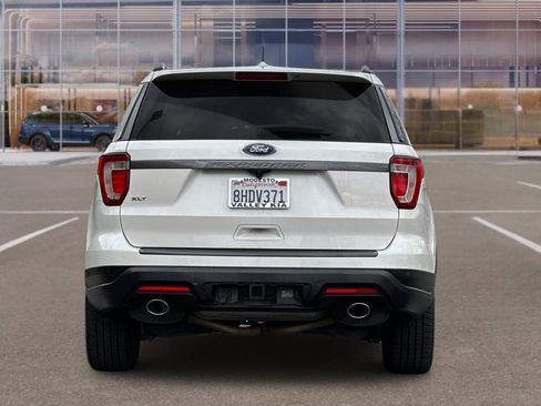 Used 2019 Ford Explorer XLT w/ Equipment Group 202A image 5
