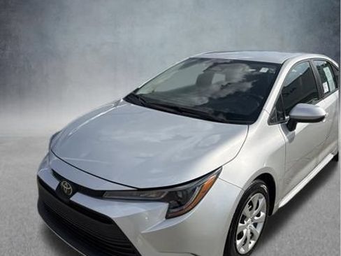 Used 2026 Toyota Corolla LE FWD image 5