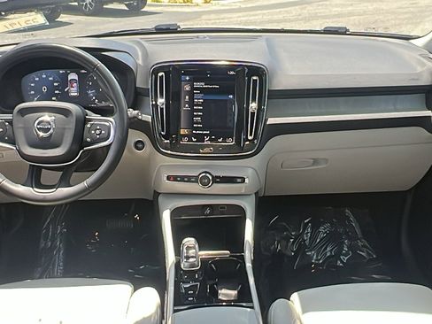 Used 2022 Volvo XC40 T4 Inscription w/ Advanced Package image 23