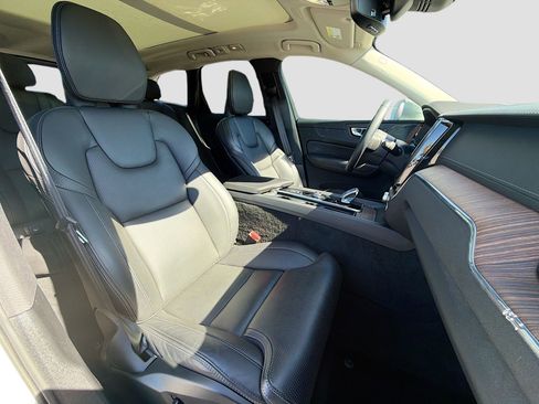 Used 2023 Volvo XC60 B5 Ultimate w/ Climate Package image 16