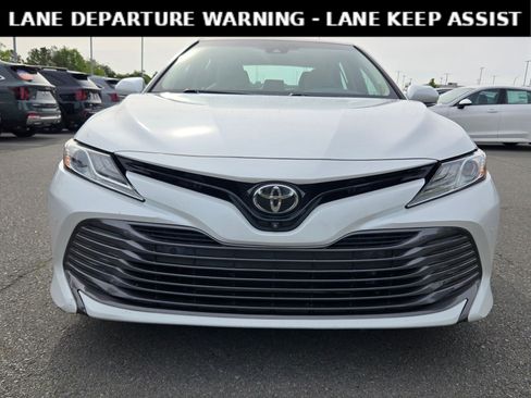Used 2018 Toyota Camry XLE w/ Audio Package FWD image 2
