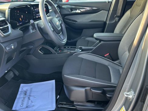 Used 2025 Chevrolet TrailBlazer LT w/ Driver Confidence Package image 18