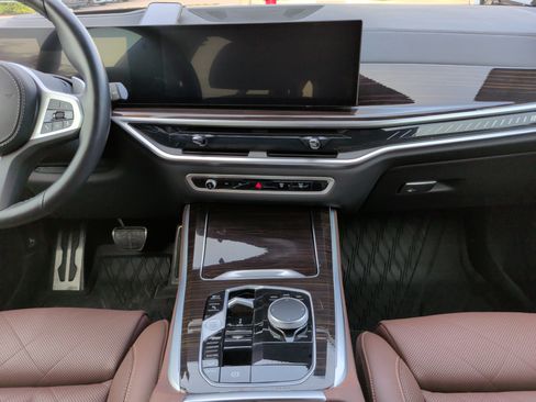 Used 2025 BMW X5 M60i w/ Climate Comfort Package image 33